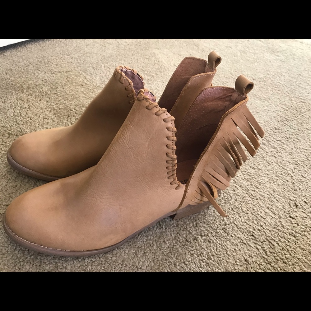 Shoes - Picture 3 of 5